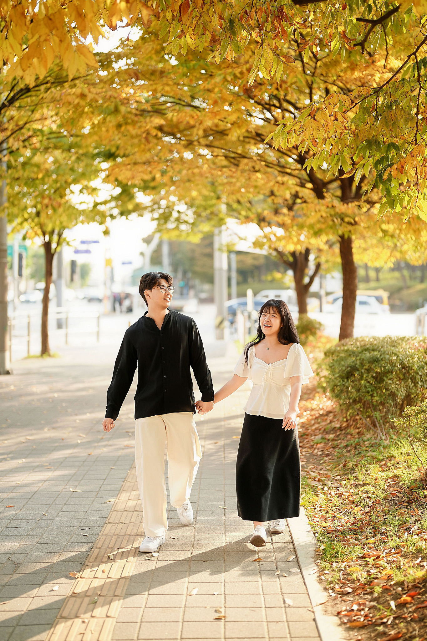 Seoul Pre-Wedding Photoshoot | Muhly Park, Seoul Forest & Cafe Street` at Cafe Street pre-wedding photo