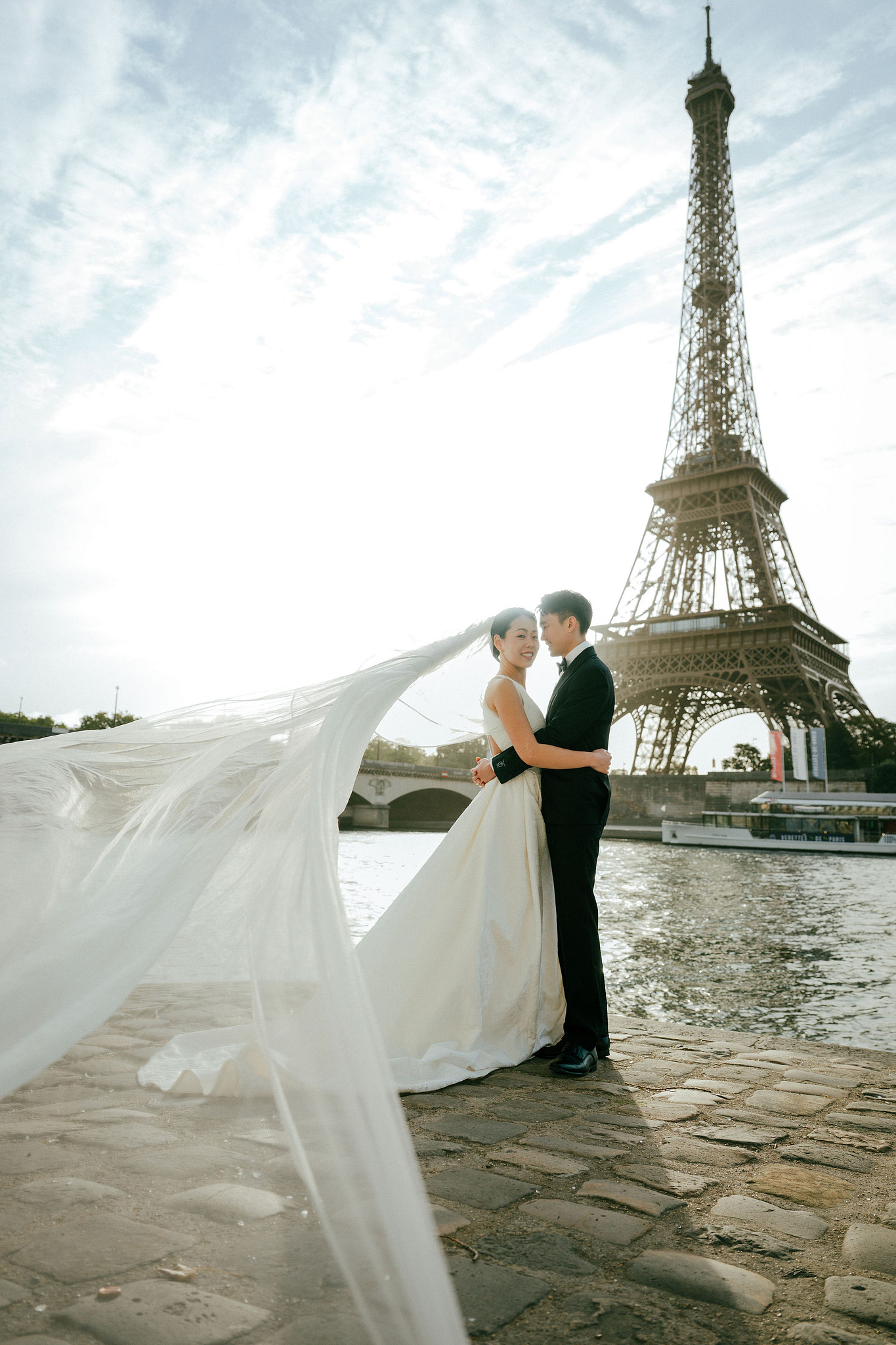 Paris Autumn Pre-Wedding Photoshoot | Place du Trocadéro, Port de Billy, Avenue de Camoëns, Louvre & Luxembourg Gardens at Place du Trocadéro & Avenue de New York pre-wedding photo