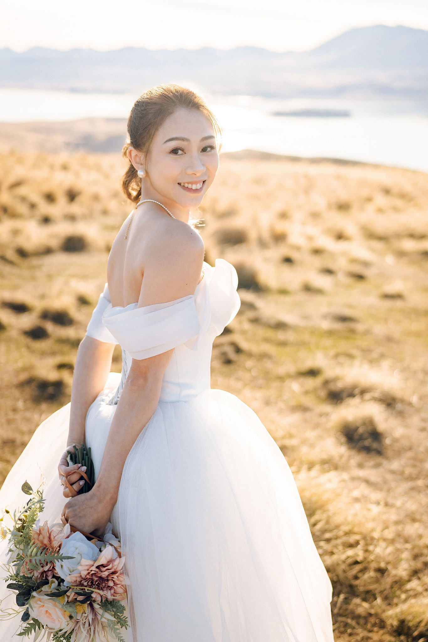 New Zealand Pre-Wedding Photoshoot | Alpaca Farm, Mt John, Lake Tekapo, Mount Cook National Park, Glacier Lake & Omarama Clay Cliffs at Alpaca Farm & Mt John pre-wedding photo