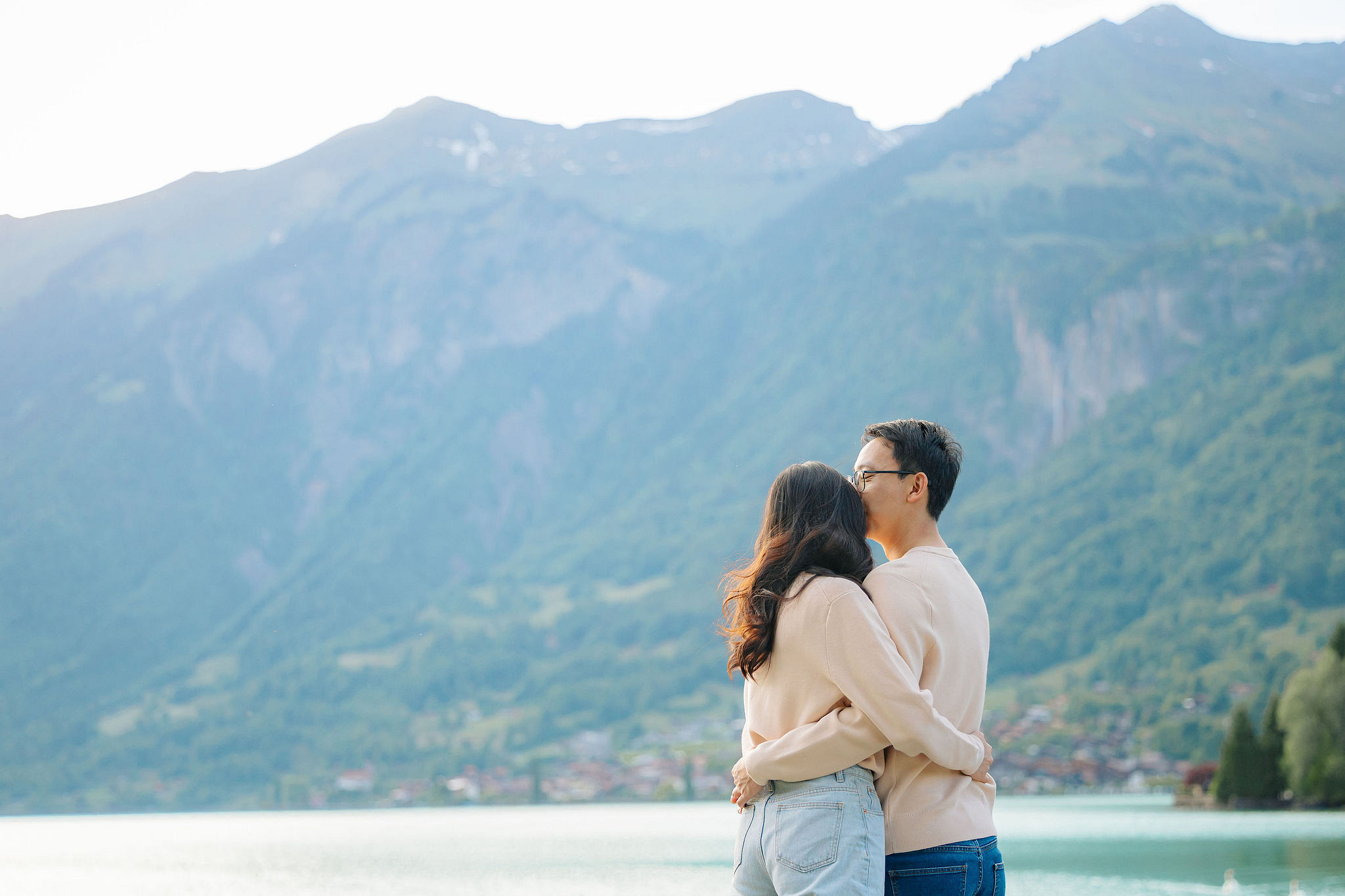 Switzerland Pre-Wedding Photoshoot | Grindelwald First & Grindelwald Village & Lake Brienz at Lake Brienz pre-wedding photo