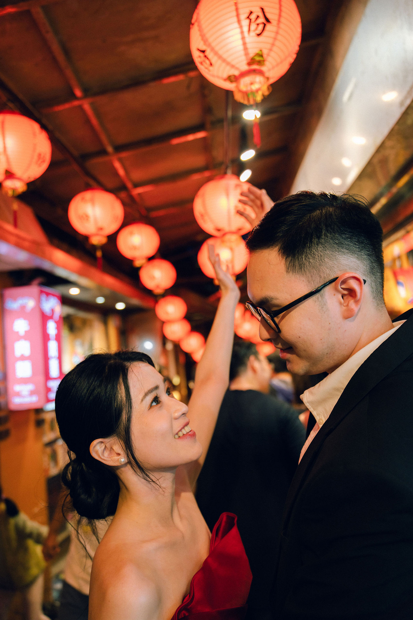 Taiwan Pre-Wedding Photoshoot | Dadaocheng, Shifen & Jiufen at Jiufen pre-wedding photo