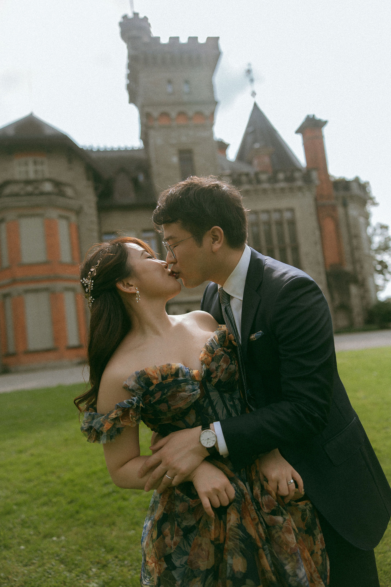Switzerland Honeymoon Photoshoot Lucerne City Grindelwald First Cliff Lauterbrunnen Village at Lucerne pre-wedding photo