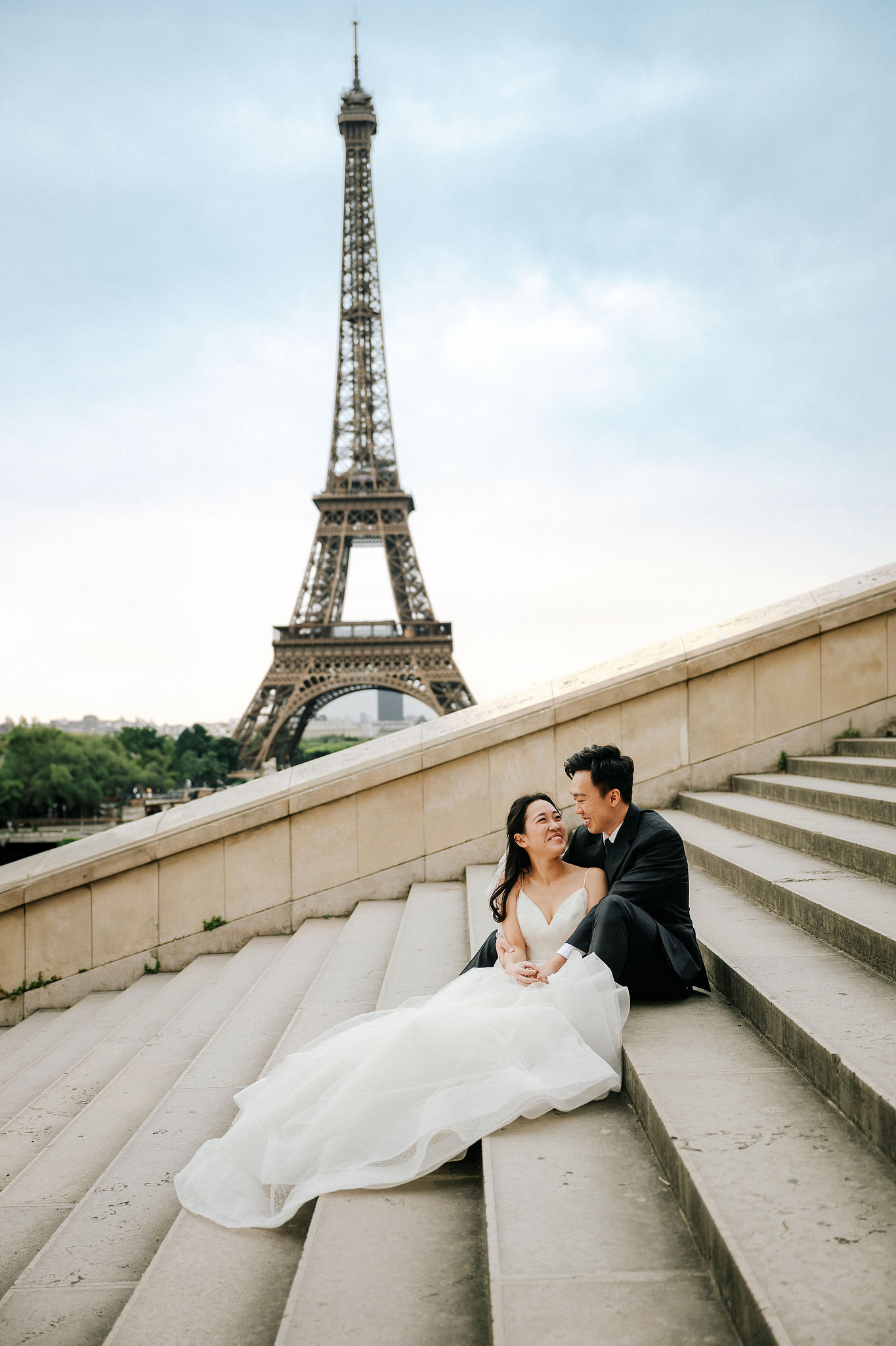 Paris Pre-Wedding Photoshoot | Place du Trocadéro, Bir-Hakeim Bridge, Louvre Pyramid, Tuileries Garden & Montmartre at Place du Trocadéro pre-wedding photo
