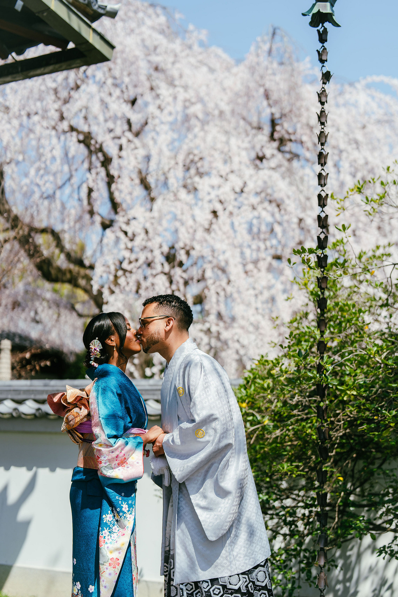 Kyoto Post-Wedding Photoshoot | Gion, Nara Deer Park & Mt. Wakakusa at Gion pre-wedding photo