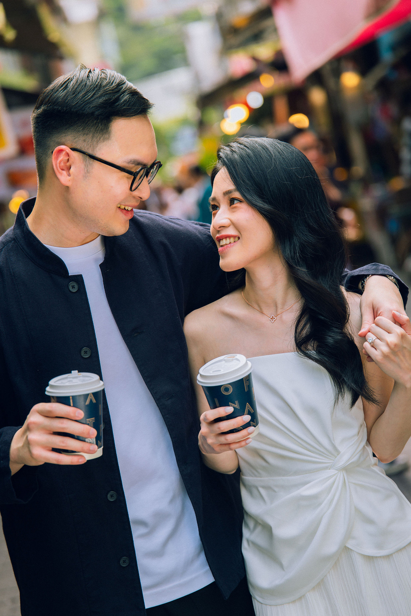 Taiwan Pre-Wedding Photoshoot | Dadaocheng, Shifen & Jiufen at Shifen pre-wedding photo