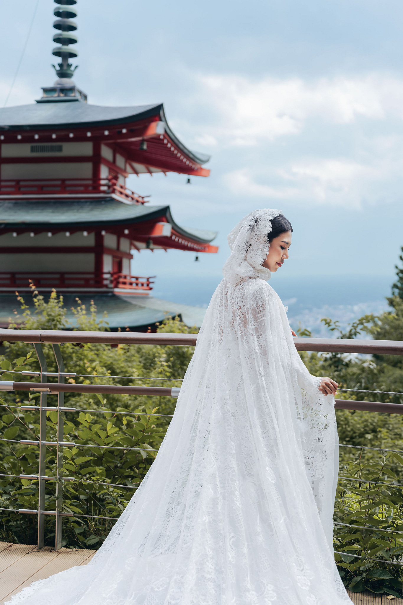 Mt. Fuji & Tokyo Pre-Wedding Photoshoot | Chureito Pagoda, Lake Kawaguchiko & Shinjuku at Chureito Pagoda pre-wedding photo