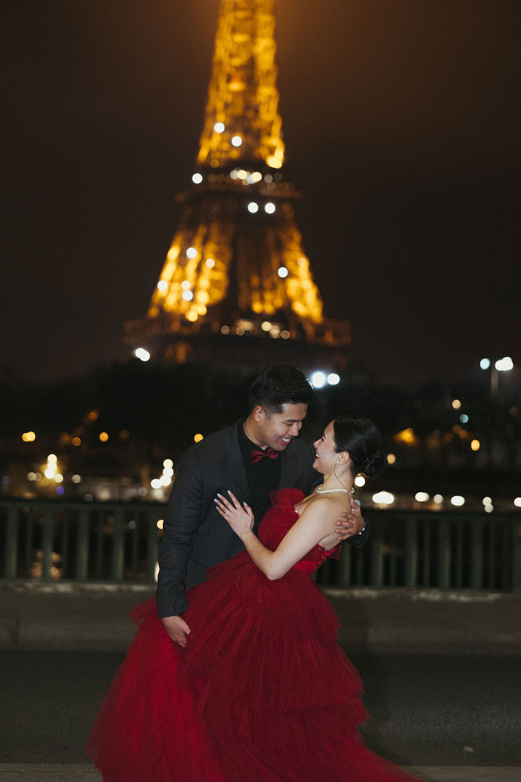 Paris Pre-Wedding Photoshoot with Eiﬀel Tower Louvre Museum Parisian Cafe Vintage Car Rooftop Night at Bir-Hakeim Bridge pre-wedding photo
