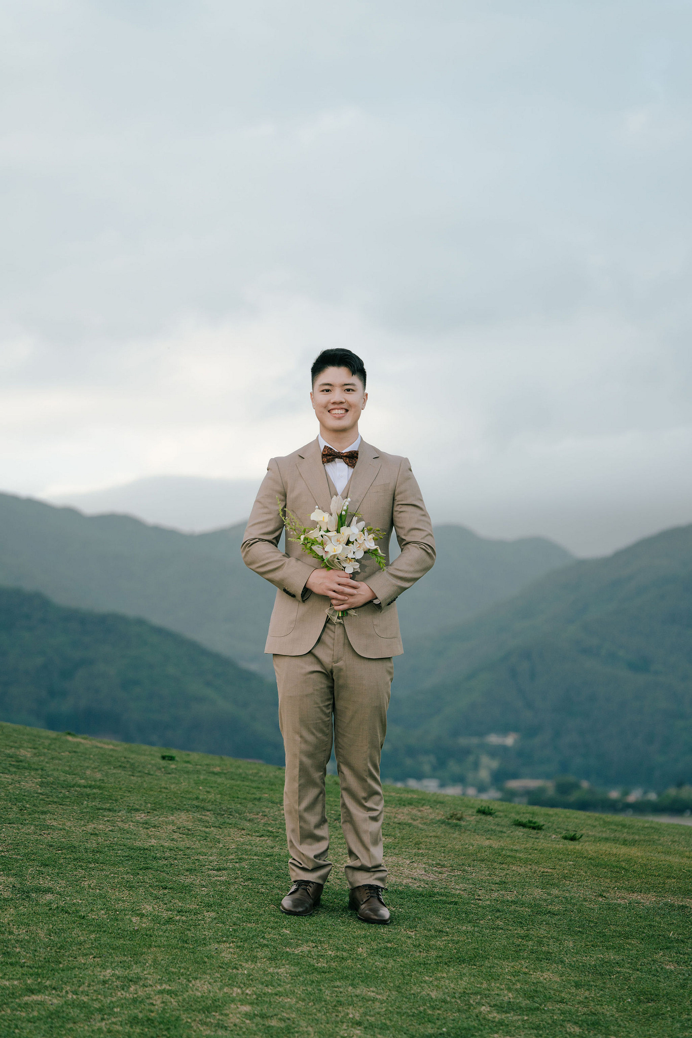 Mt. Fuji Pre-Wedding Photoshoot | Mt. Fuji Village, Oishi Park & Mt. Fuji Park at Mt. Fuji Park pre-wedding photo