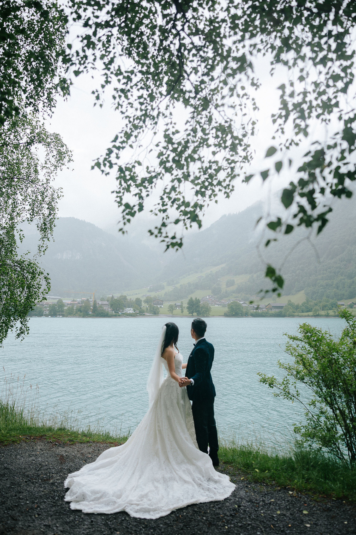 Switzerland Pre-Wedding Photoshoot | Grindelwald Village & Lauterbrunnen & Lake Lungern at Lake Lungern pre-wedding photo
