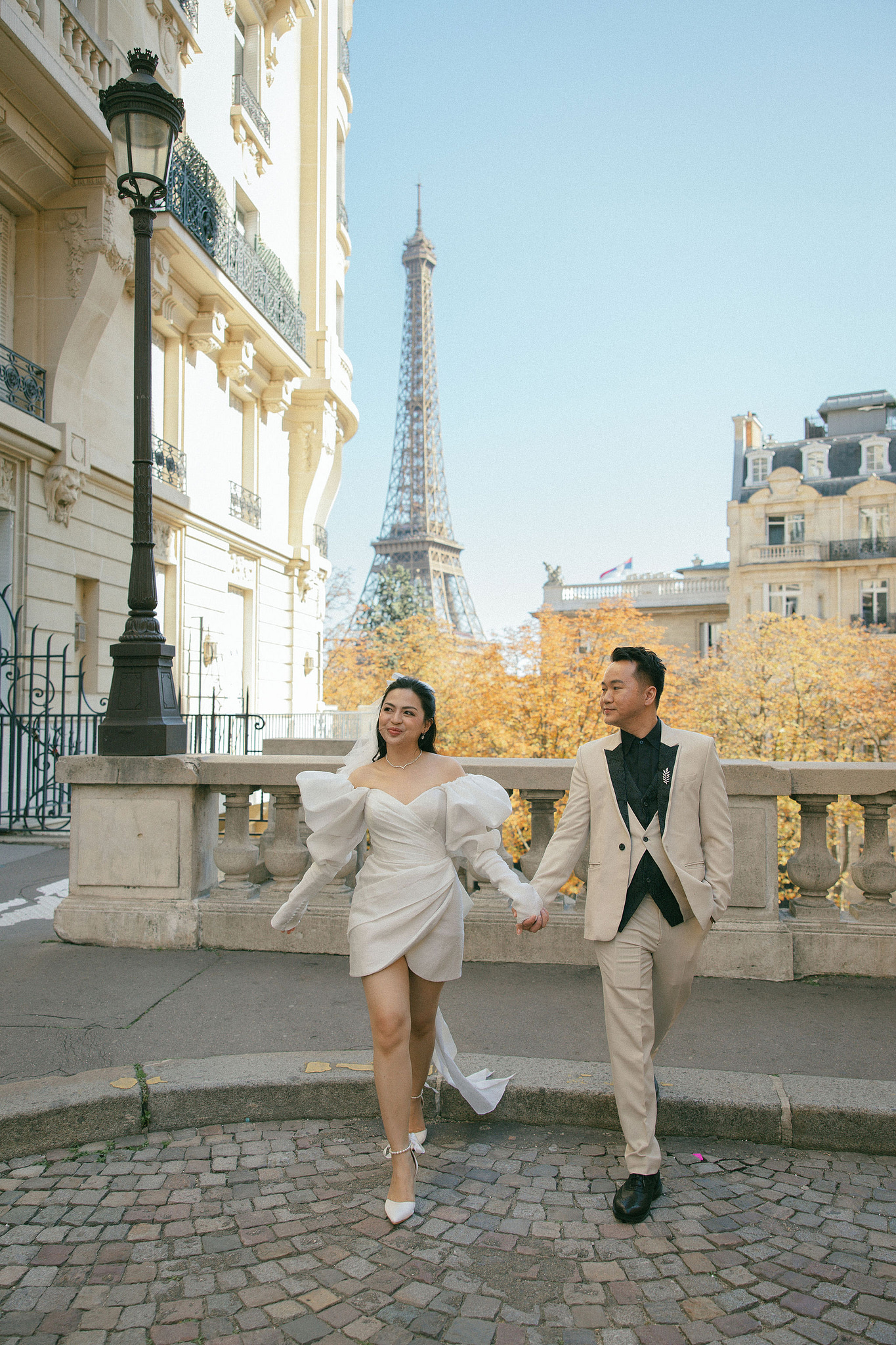 Paris Autumn Pre-Wedding Photoshoot | Avenue de Camoëns, Tuileries Garden, Louvre, Pont Alexandre III & Bir-Hakeim Bridge at Avenue de Camoëns pre-wedding photo