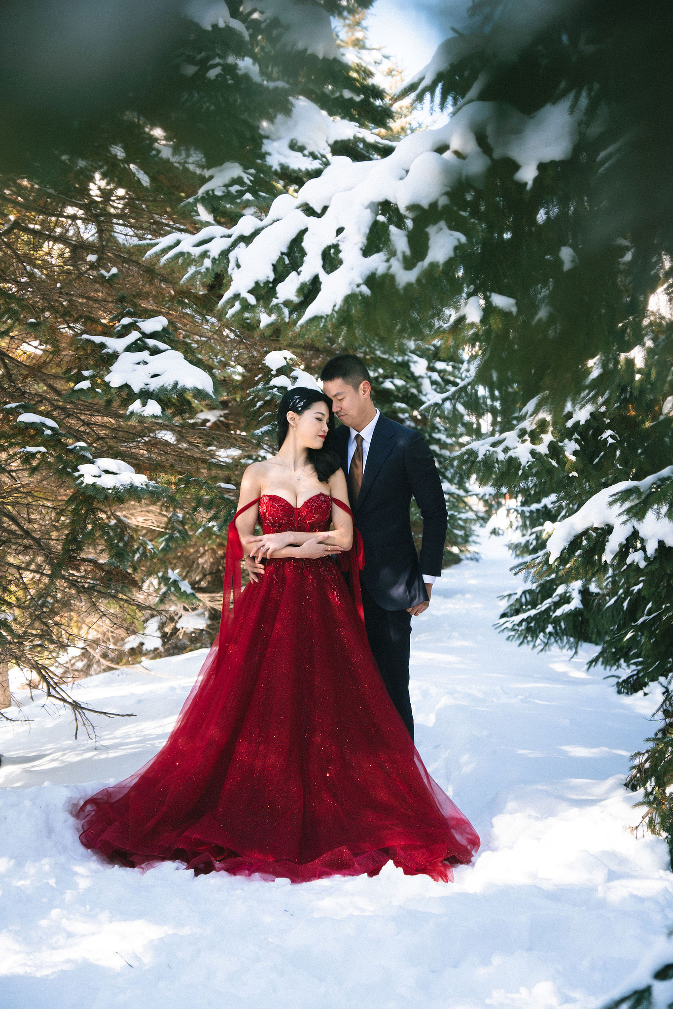 Hokkaido Pre-Wedding Photoshoot with Iyahiko Shrine, Nakajima Park, Moerenuma Park & Otaru Canal at Moerenuma Park pre-wedding photo