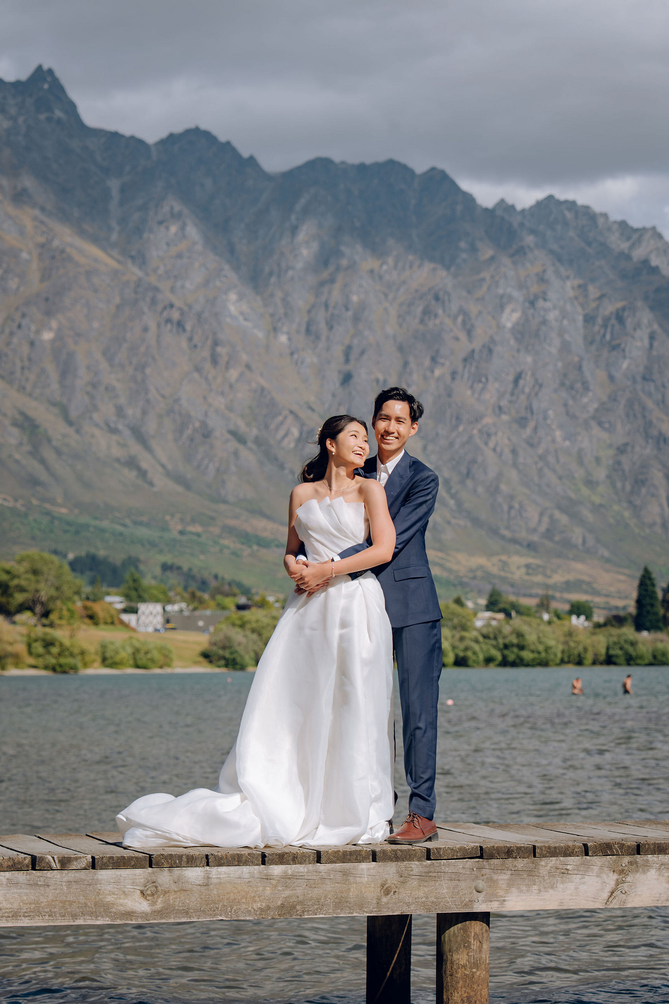 New Zealand Pre-Wedding Photoshoot | Coromandel Peak, Queenstown Highway & Alpaca Farm at Frankton Beach Boat Pier pre-wedding photo