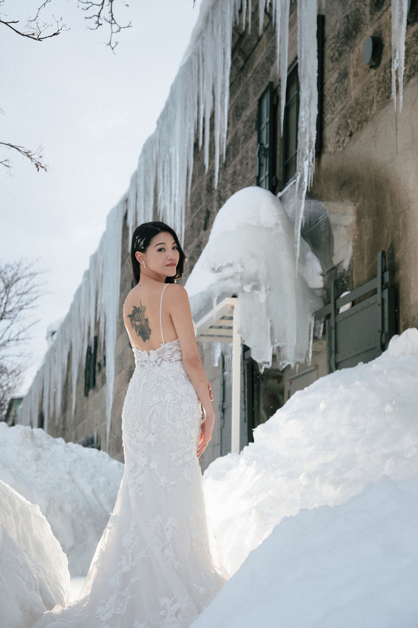 Hokkaido Pre-Wedding Photoshoot with Iyahiko Shrine, Nakajima Park, Moerenuma Park & Otaru Canal at Otaru Port pre-wedding photo