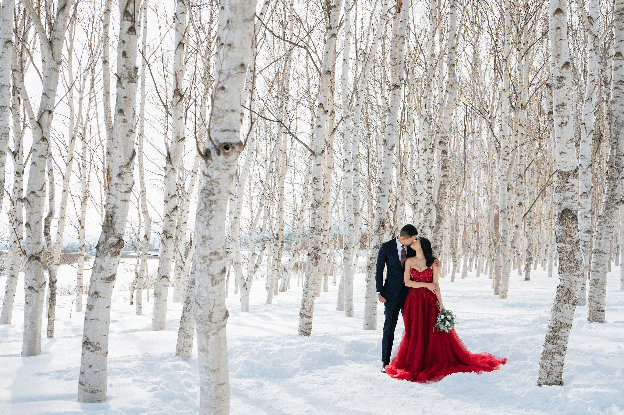 Hokkaido Pre-Wedding Photoshoot with Iyahiko Shrine, Nakajima Park, Moerenuma Park & Otaru Canal at Moerenuma Park pre-wedding photo