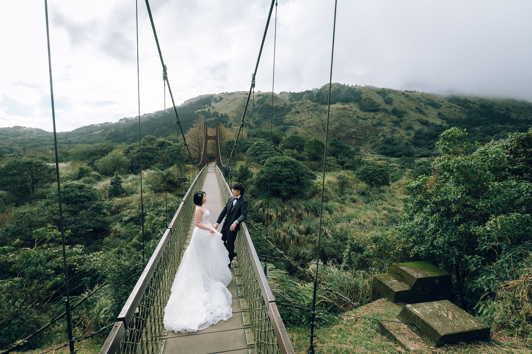 Taiwan Pre-Wedding Photoshoot | Ximending, Lengshuikeng & Jiufen at Leng Shui Keng pre-wedding photo