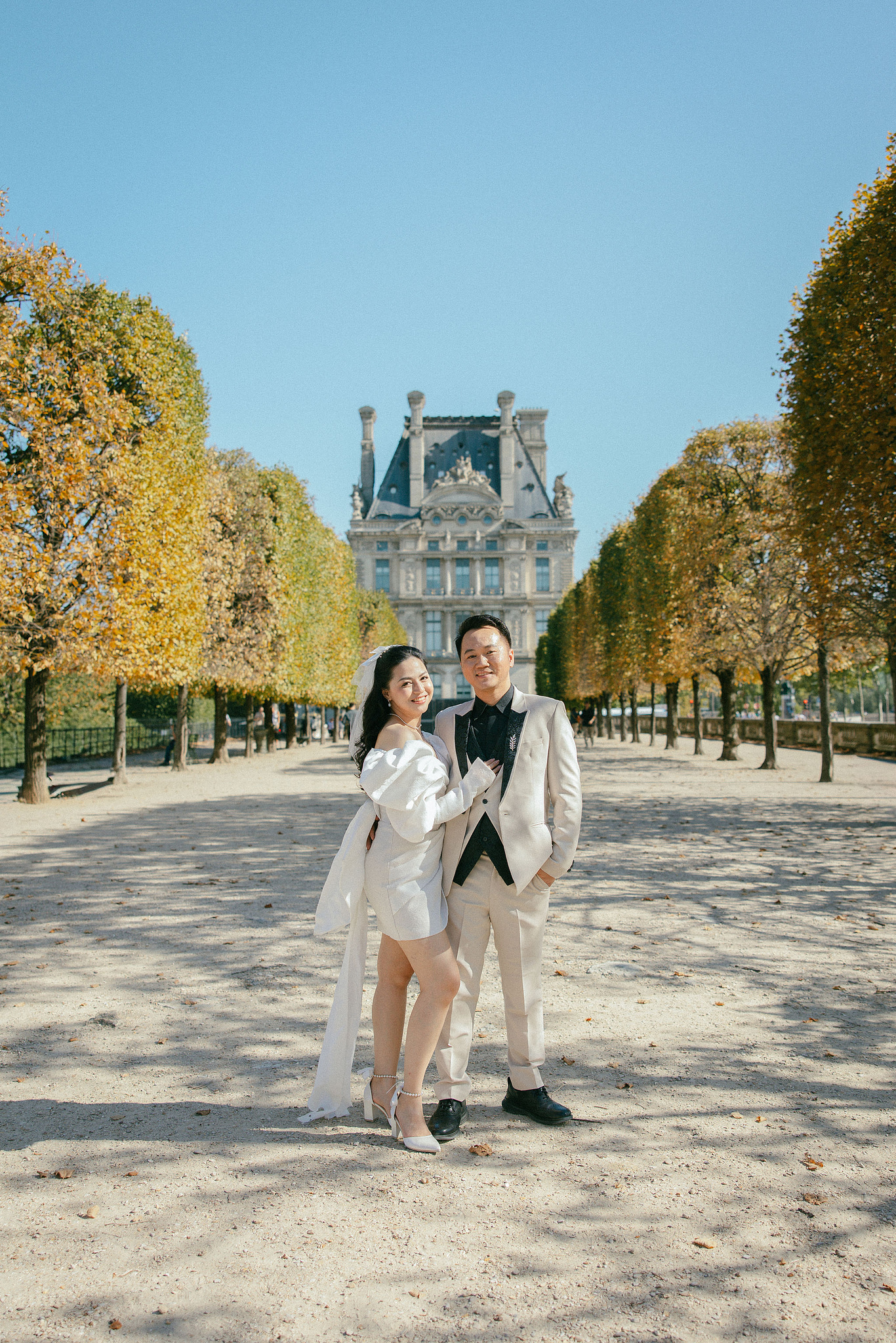 Paris Autumn Pre-Wedding Photoshoot | Avenue de Camoëns, Tuileries Garden, Louvre, Pont Alexandre III & Bir-Hakeim Bridge at Tuileries Garden pre-wedding photo