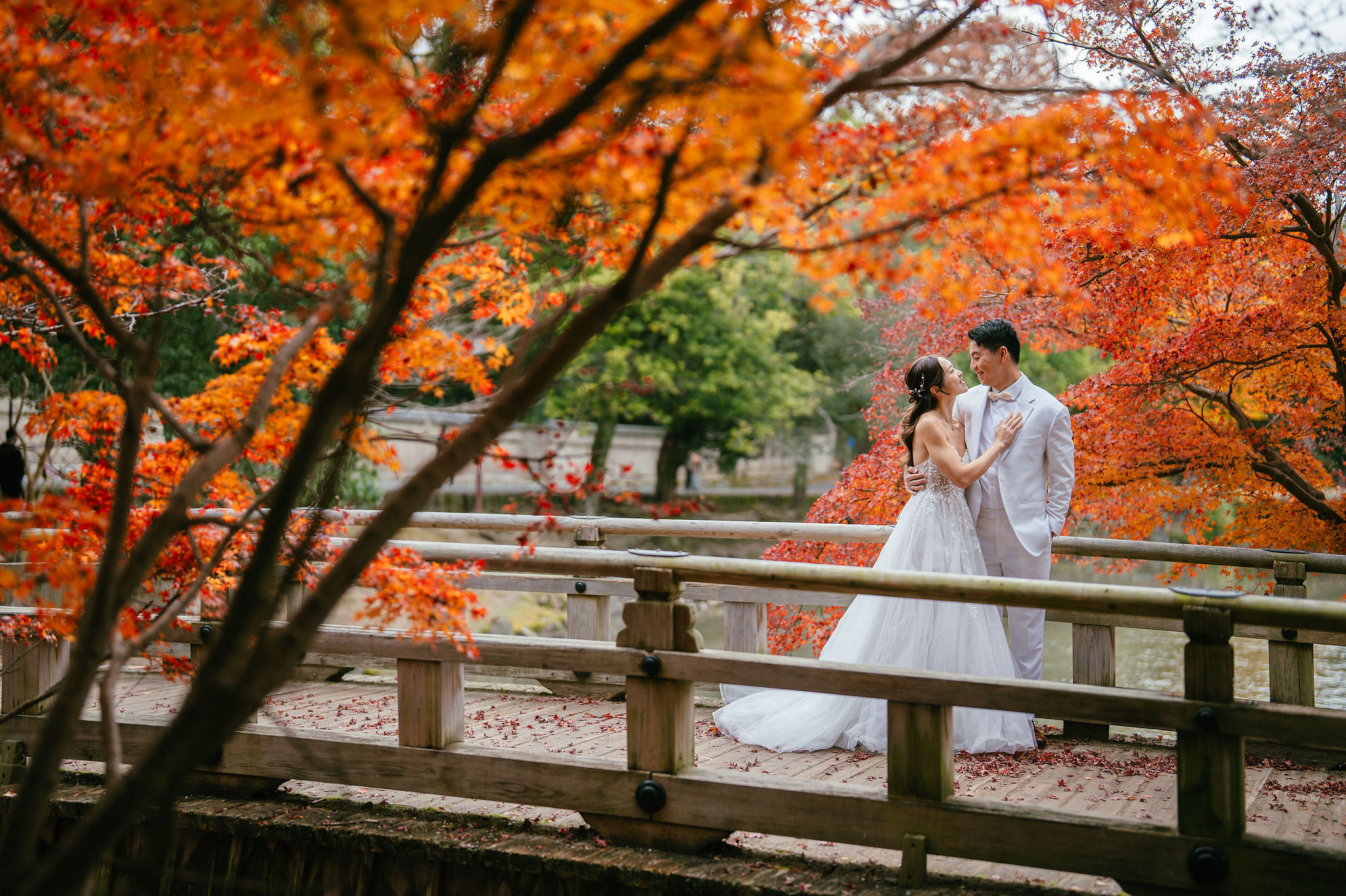 Kyoto Pre-Wedding Photoshoot | Ninenzaka, Nara Deer Park & Mt. Wakakusa at Nara Deer Park pre-wedding photo