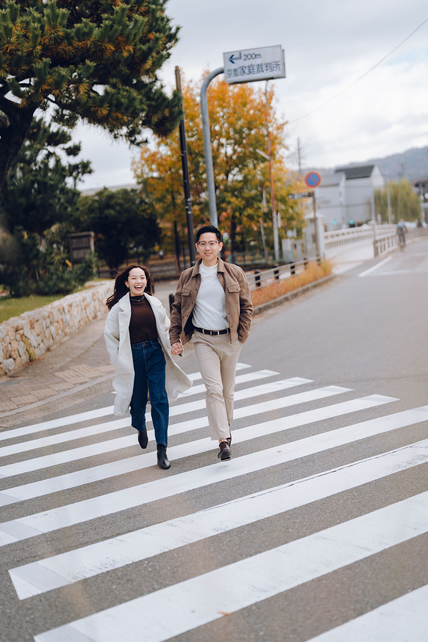 Kyoto Pre-Wedding Photoshoot | Kamo River, Nara Deer Park & Mt. Wakakusa at Kamo River pre-wedding photo