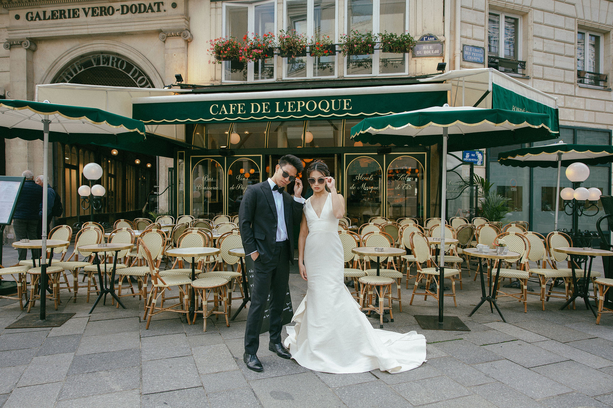 Paris Pre-Wedding Photoshoot | Place du Trocadéro, Luxembourg Gardens, Parisian Café, Louvre & Bir-Hakeim Bridge at Parisian Café pre-wedding photo