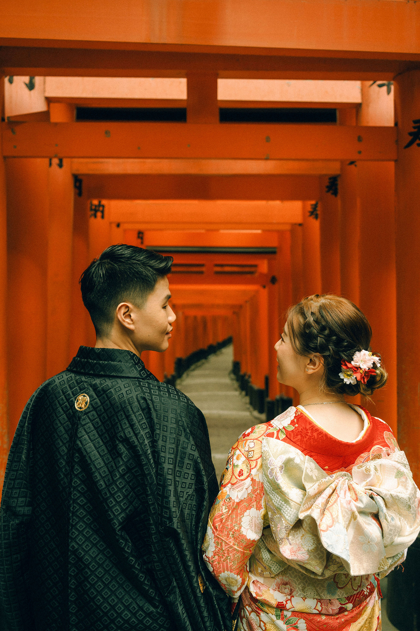 Kyoto Pre-Wedding Photoshoot | Fushimi Inari, Gion & Nara Park at Fushimi Inari Taisha pre-wedding photo