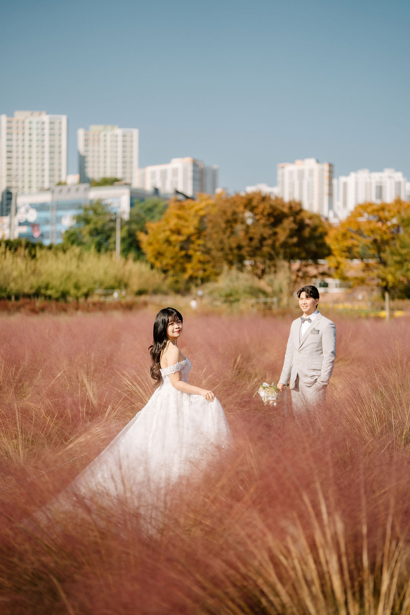Seoul Pre-Wedding Photoshoot | Muhly Park, Seoul Forest & Cafe Street` at Muhly Park pre-wedding photo