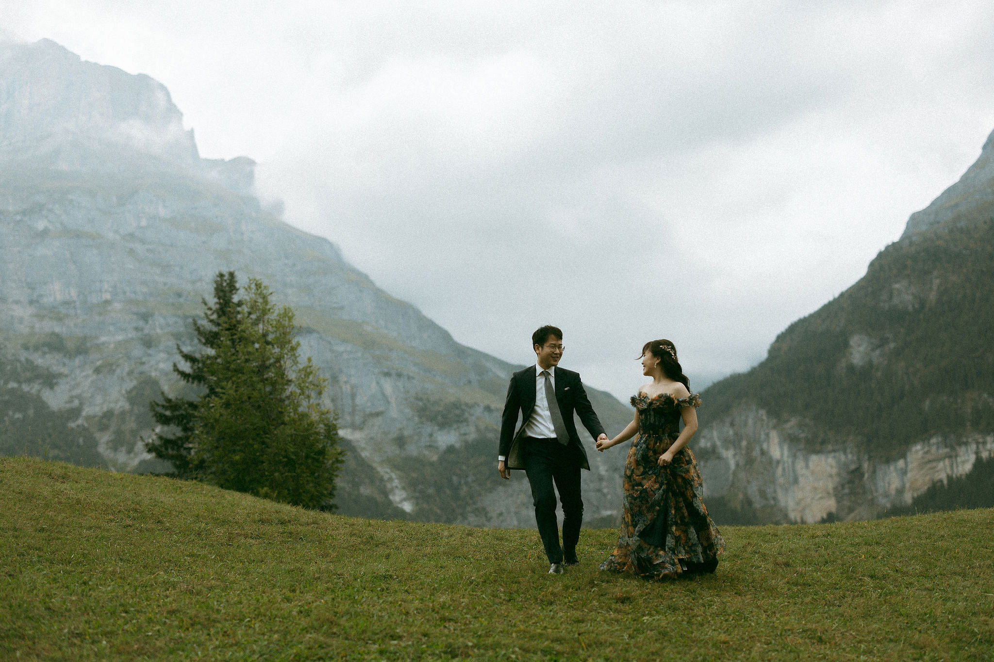 Switzerland Honeymoon Photoshoot Lucerne City Grindelwald First Cliff Lauterbrunnen Village at Grindelwald pre-wedding photo