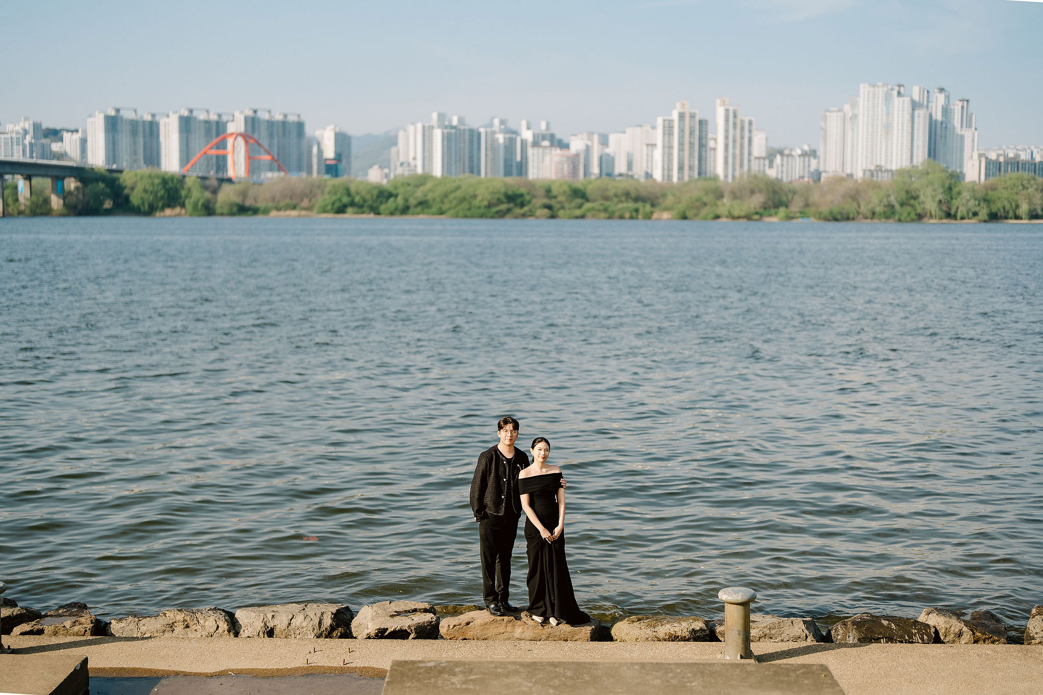 Seoul Pre-Wedding Photoshoot | Namsan, City Streets & Hangang Park at Hangang Park pre-wedding photo