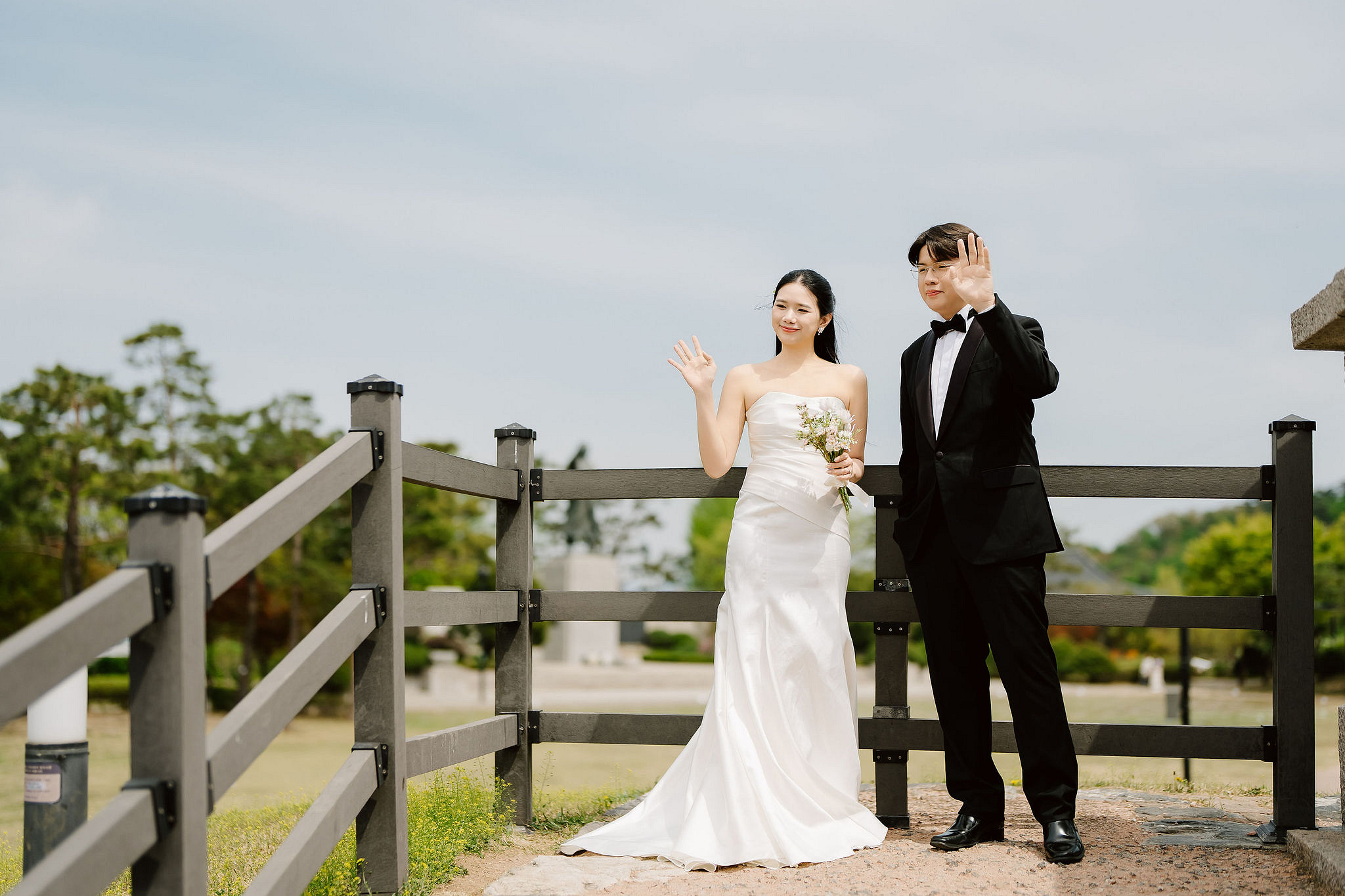 Seoul Pre-Wedding Photoshoot | Namsan, City Streets & Hangang Park at Namsan pre-wedding photo