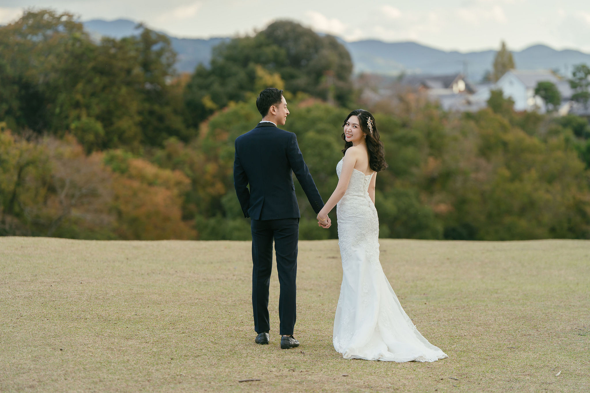 Kyoto Pre-Wedding Photoshoot | Gion Streets & Fushimi Inari Shrine & Nara Park at Nara Park & Mount Wakakusa pre-wedding photo