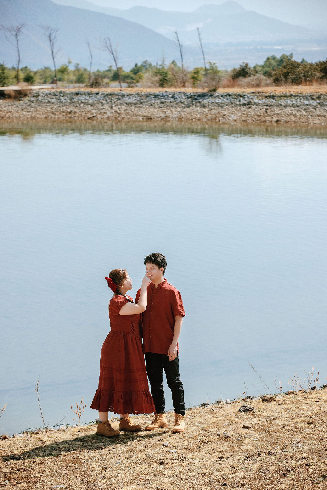 Lijiang Pre-Wedding Photoshoot | Spruce Meadow, Blue Moon Valley & Alpine Lake at Natural Lake pre-wedding photo