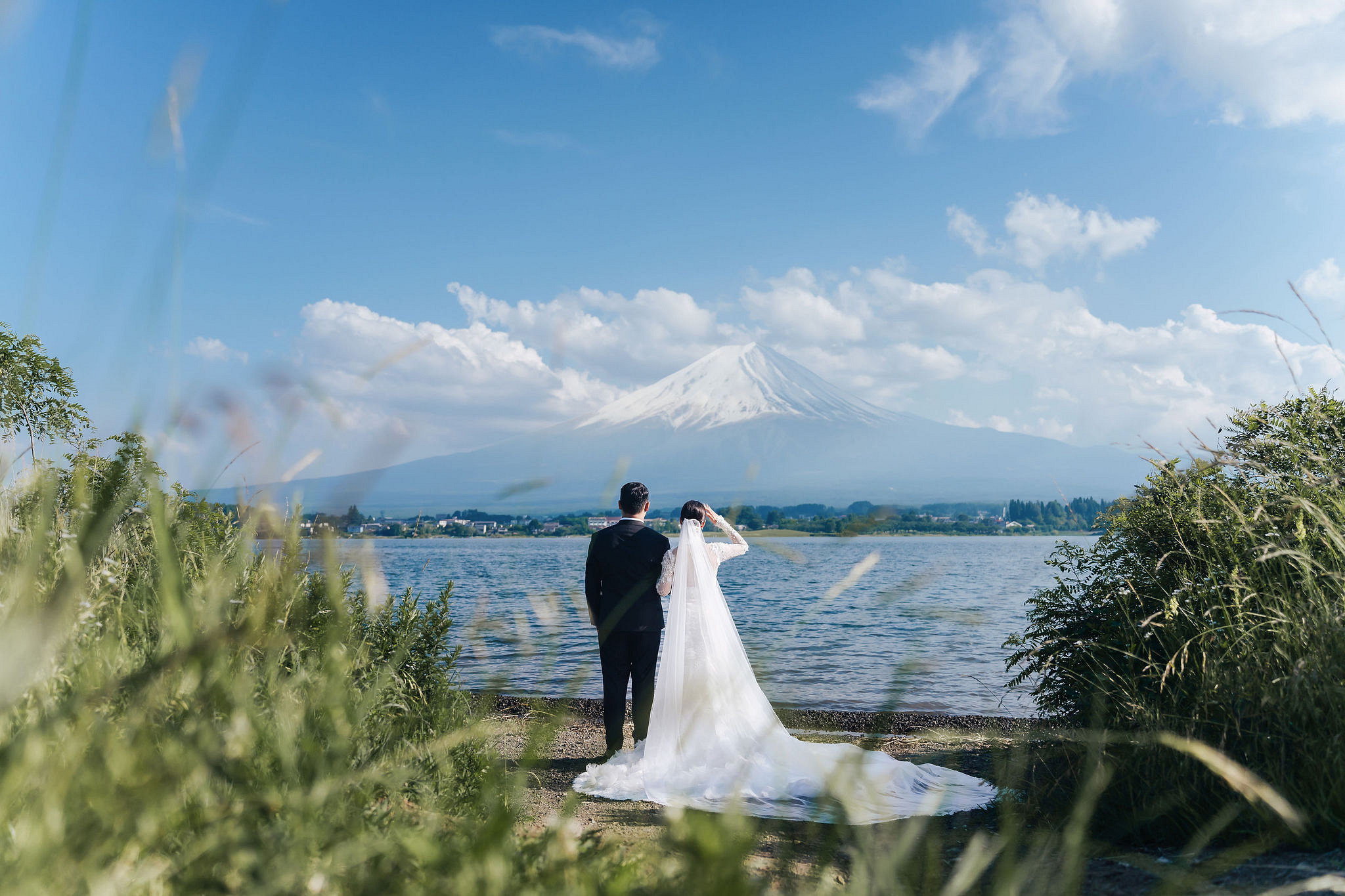 Mt. Fuji & Tokyo Pre-Wedding Photoshoot | Chureito Pagoda, Lake Kawaguchiko & Shinjuku at Lake Kawaguchiko pre-wedding photo