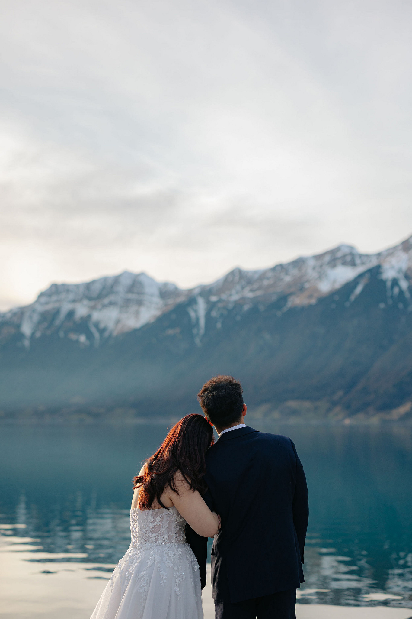 Switzerland Pre-Wedding Photoshoot | Lauterbrunnen, Grindelwald First & Lake Brienz at Lake Brienz pre-wedding photo