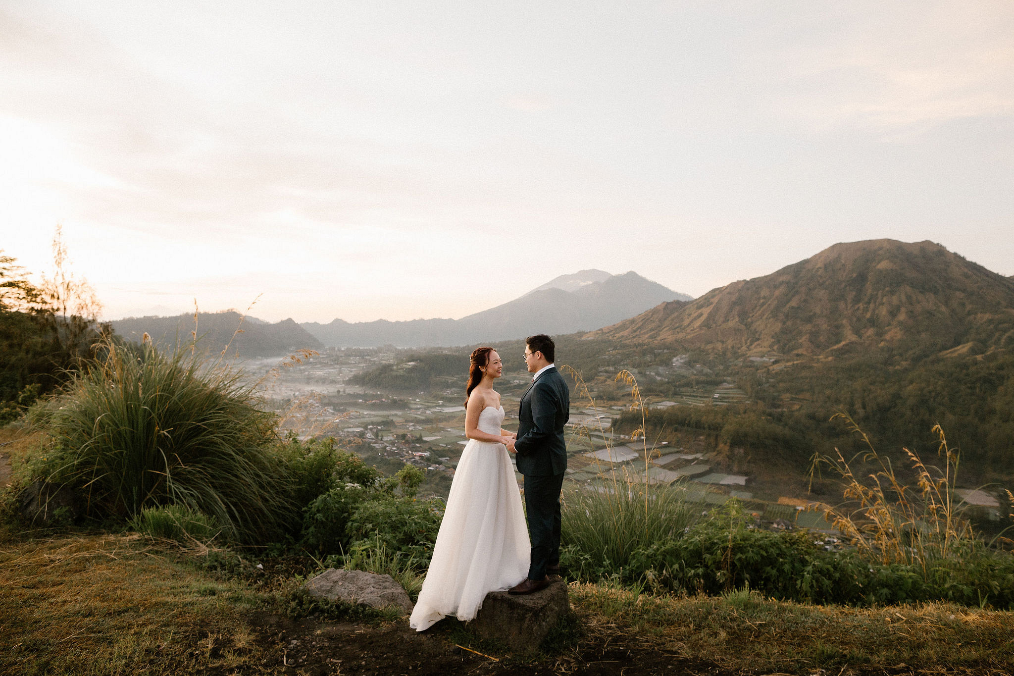 Bali Pre-Wedding Photoshoot | Pinggan Village, Lava Fields, Twin Cliff Valley & Beach at Pinggan Village   pre-wedding photo