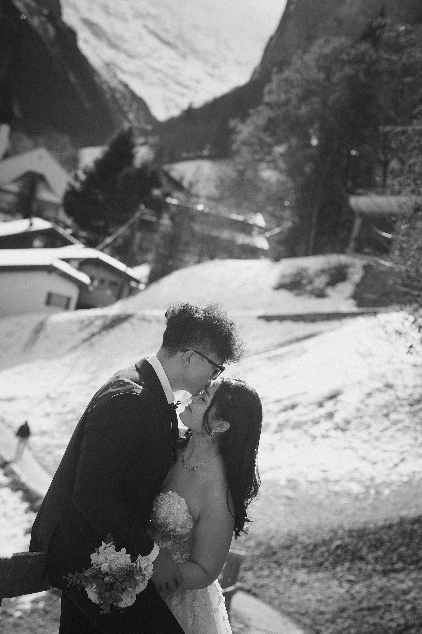 Switzerland Pre-Wedding Photoshoot | Lauterbrunnen, Grindelwald First & Lake Brienz at Lauterbrunnen pre-wedding photo