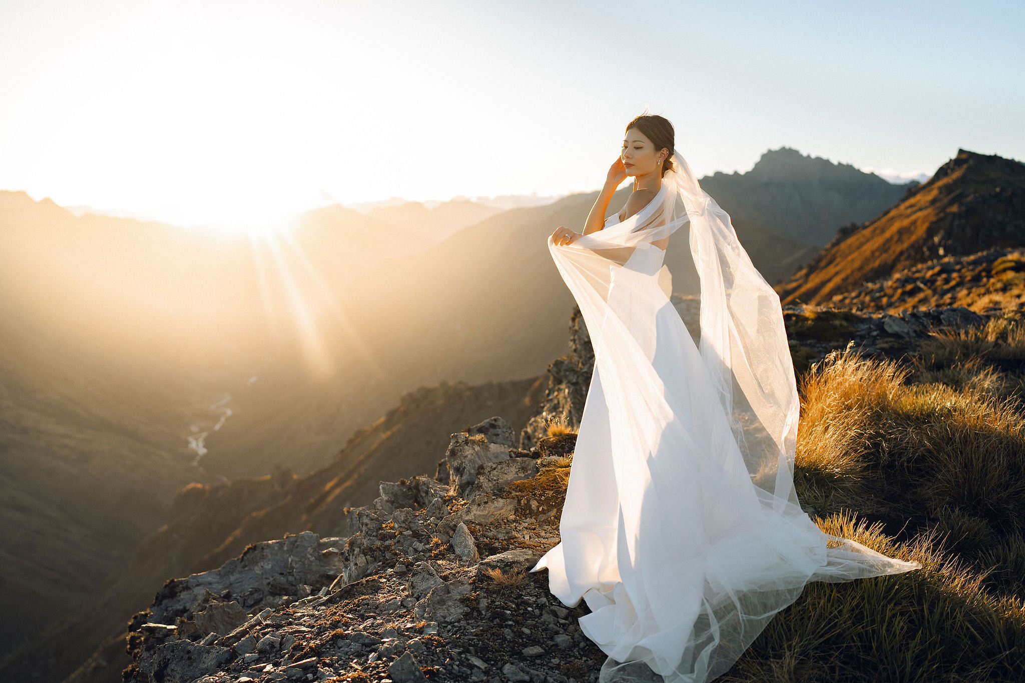 New Zealand Autumn Pre-Wedding Photoshoot Twin Peak Skippers Canyon Alpaca Farm Hilltop Cardrona Night Shoot Kombi Van at Twin Peak pre-wedding photo