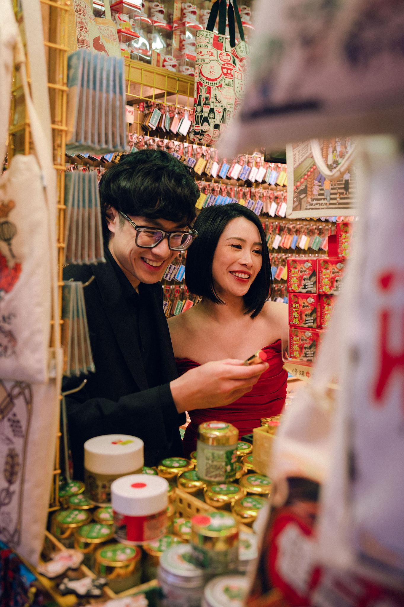 Taiwan Pre-Wedding Photoshoot | Ximending, Lengshuikeng & Jiufen at Jiufen pre-wedding photo