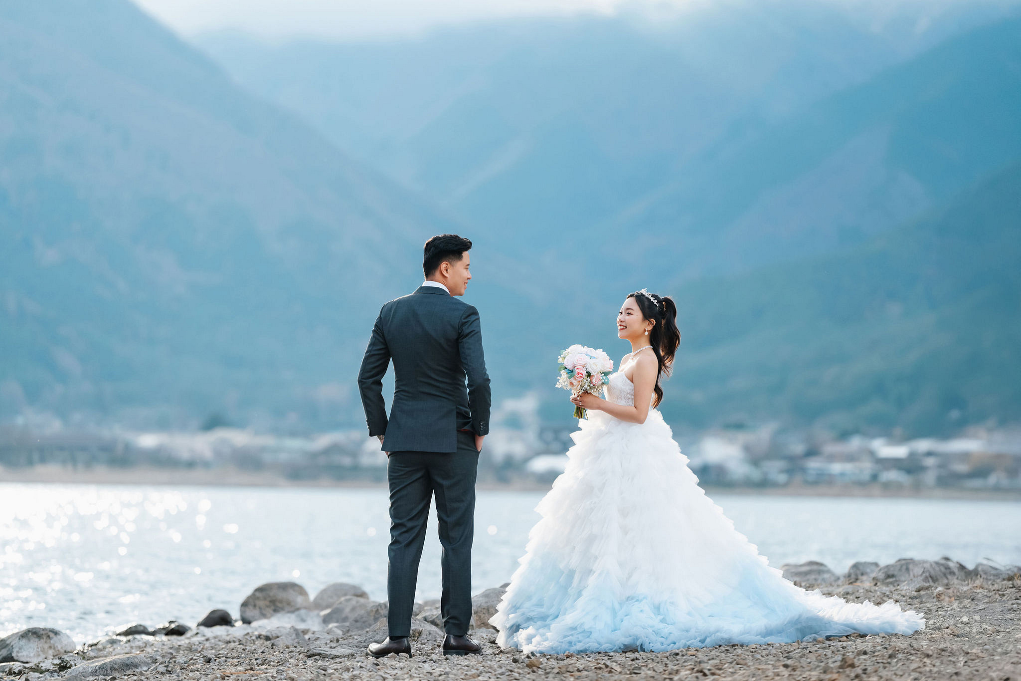 Tokyo & Mt Fuji Pre-Wedding Photoshoot | Tokyo Shrine, Chureito Pagoda & Lake Kawaguchiko at Lake Kawaguchiko pre-wedding photo