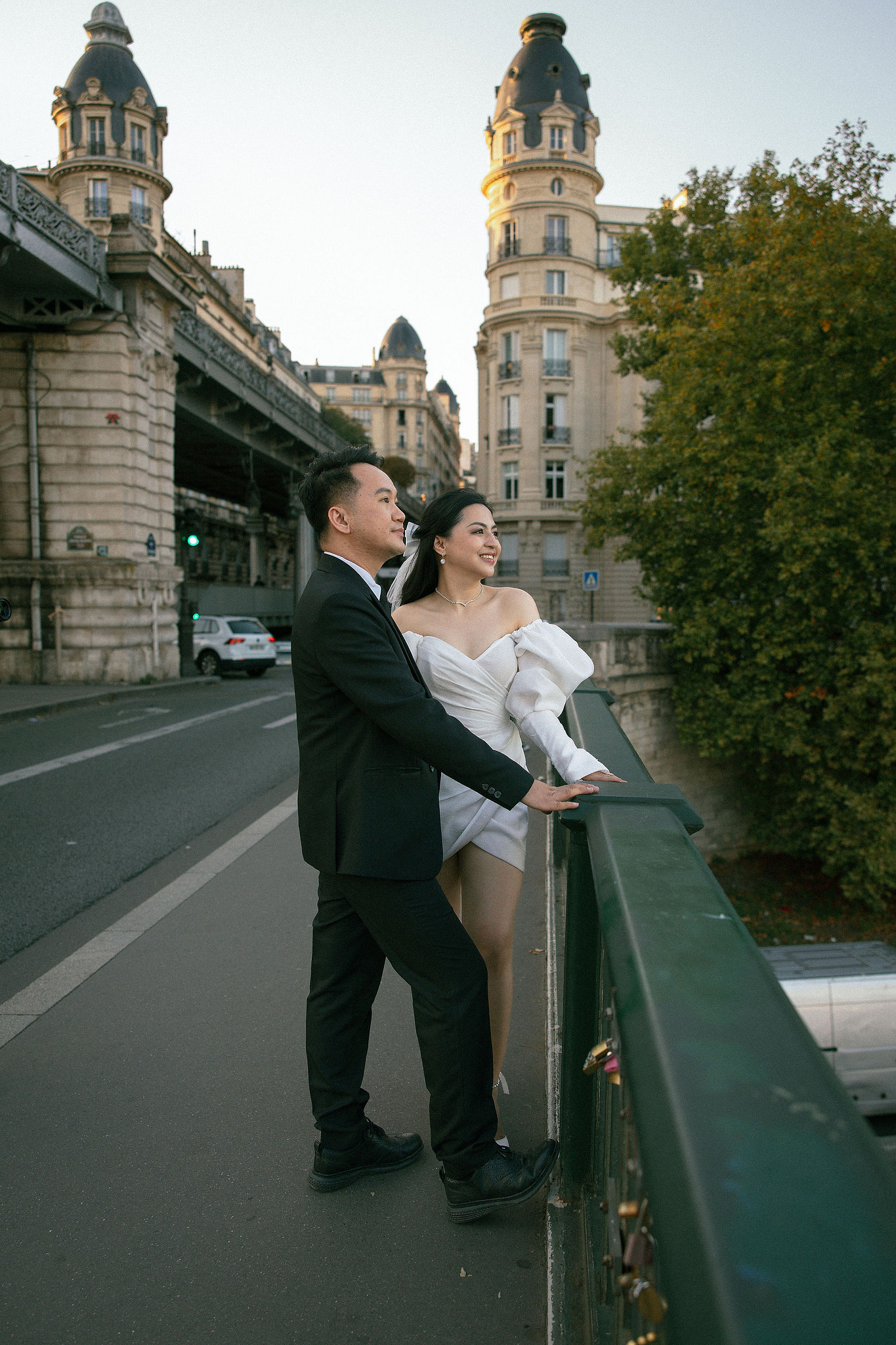 Paris Autumn Pre-Wedding Photoshoot | Avenue de Camoëns, Tuileries Garden, Louvre, Pont Alexandre III & Bir-Hakeim Bridge at Bir-Hakeim Bridge pre-wedding photo