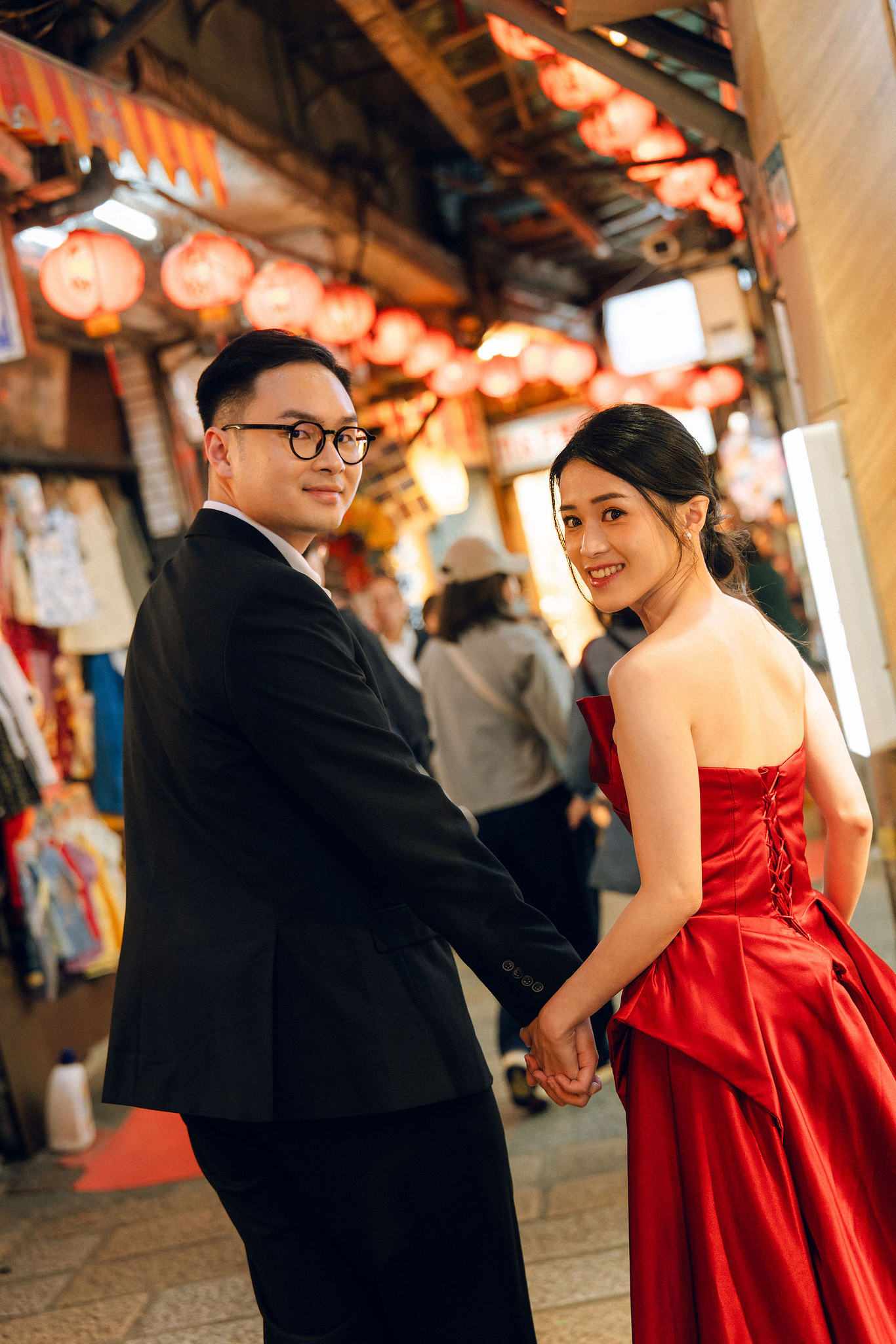 Taiwan Pre-Wedding Photoshoot | Dadaocheng, Shifen & Jiufen at Jiufen pre-wedding photo