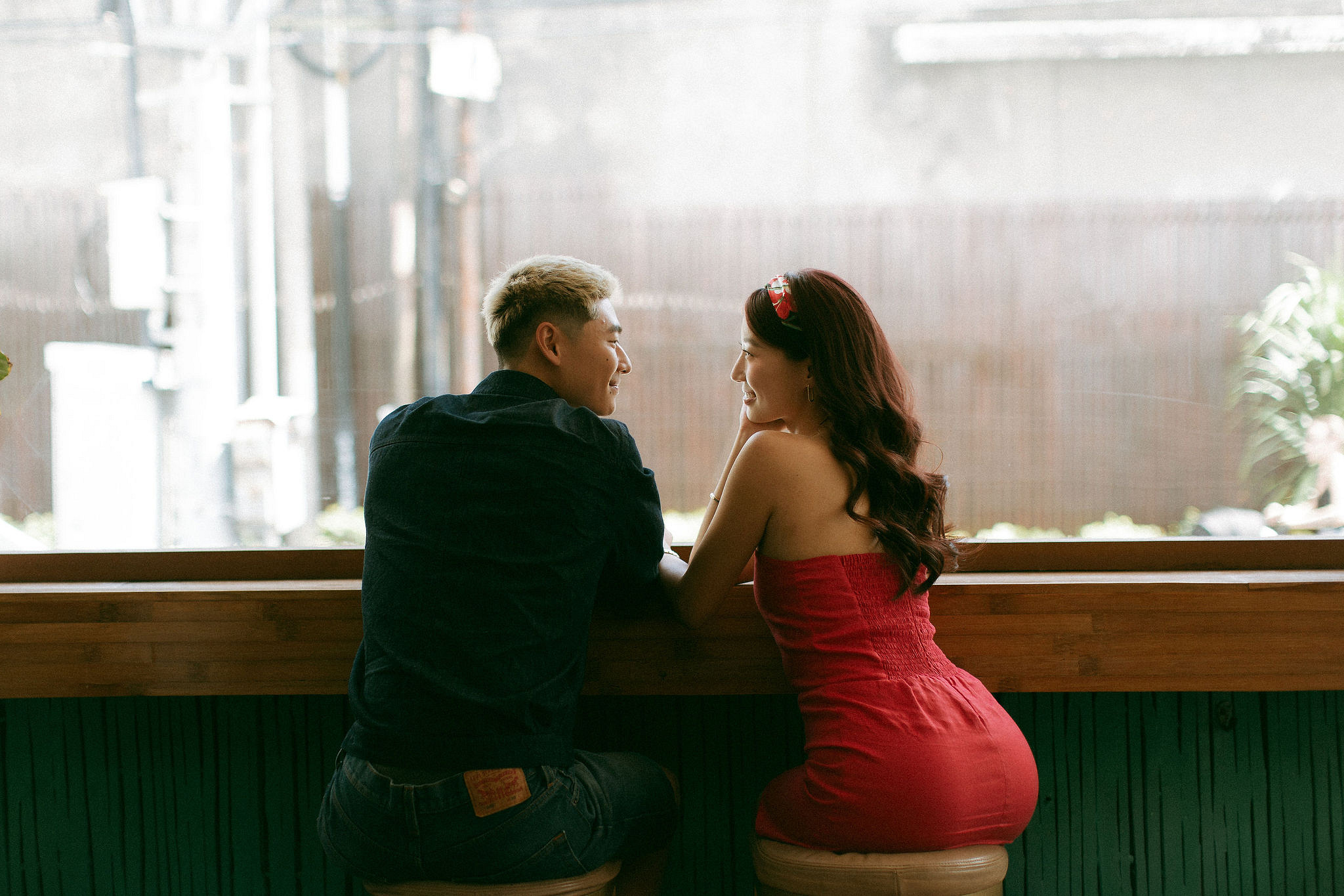 Bali Pre-Wedding Photoshoot | Mt. Batur Pinggan Village, Gelato Diner & Black Sand Beach at Restaurant   pre-wedding photo