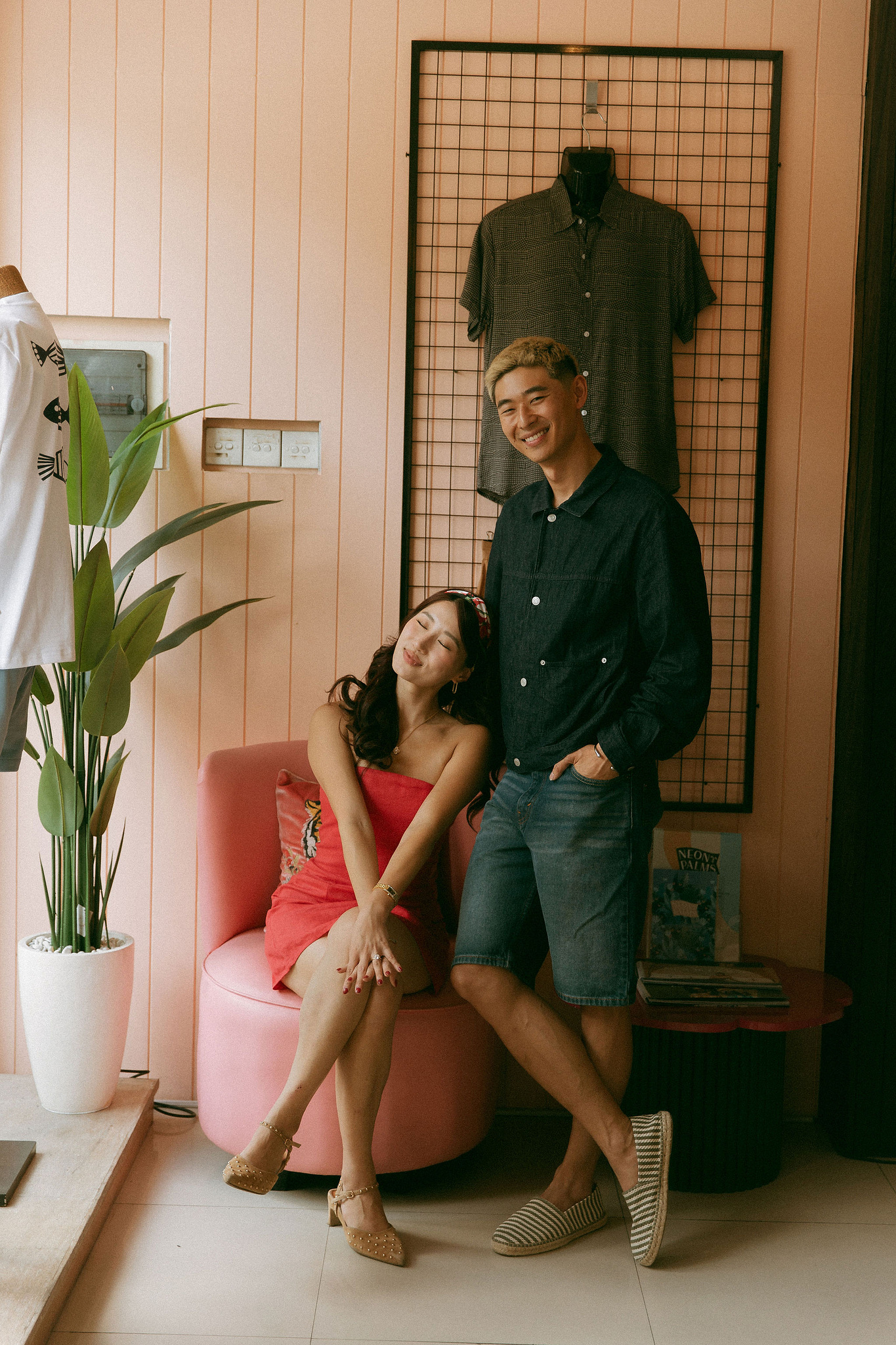 Bali Pre-Wedding Photoshoot | Mt. Batur Pinggan Village, Gelato Diner & Black Sand Beach at Restaurant   pre-wedding photo