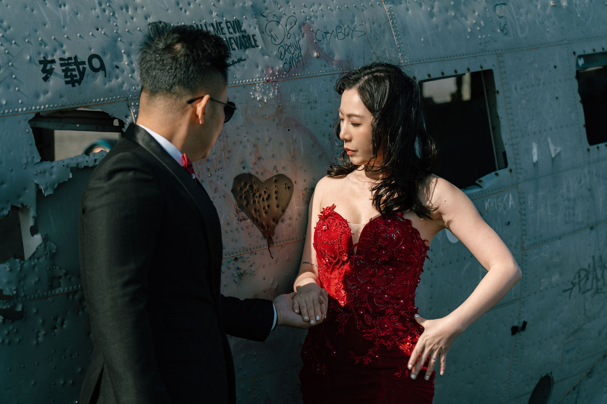 Iceland Pre-Wedding Photoshoot | Hallgrimskirkja, Skogafoss, DC Plane Wreck & Black Sand Beach at DC Plane Wreck pre-wedding photo