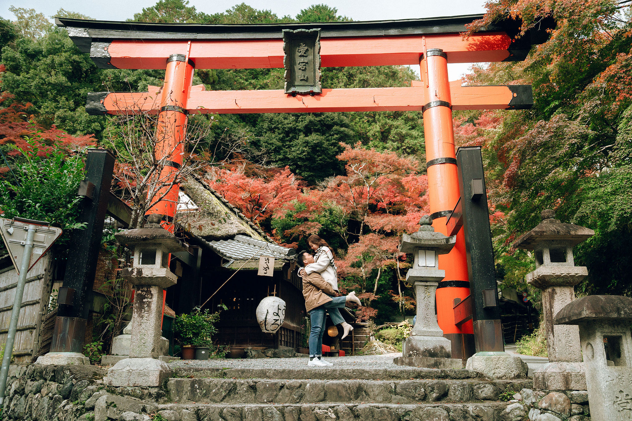 Kyoto Pre-Wedding Photoshoot | Arashiyama River, Arashiyama Temple & Mt. Wakakusa at Arashiyama Temple pre-wedding photo