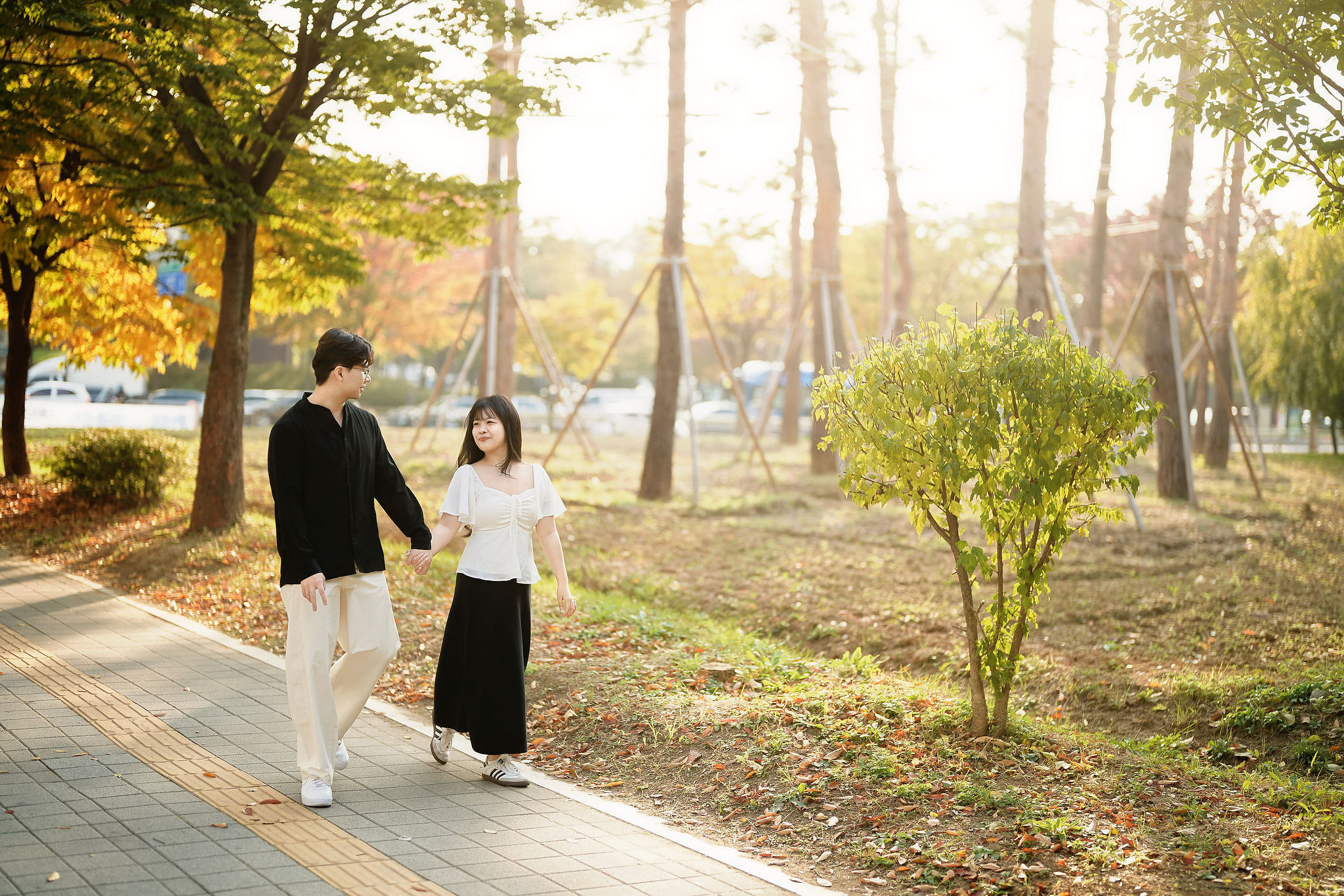 Seoul Pre-Wedding Photoshoot | Muhly Park, Seoul Forest & Cafe Street` at Cafe Street pre-wedding photo