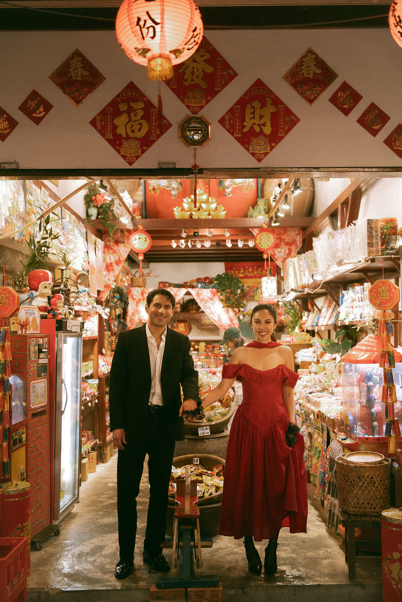 Taiwan Pre-Wedding Photoshoot | Bopiliao Historical Block, Nanya Rocks, Jinguashi & Jiufen at Jiufen pre-wedding photo