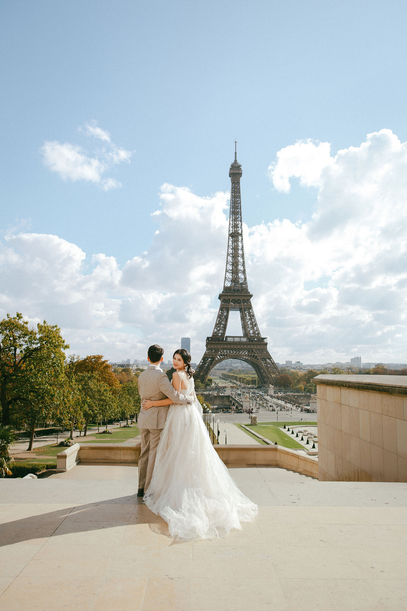 Paris Pre-Wedding Photoshoot | Place du Trocadéro, Avenue de Camoëns, Parisian Café, Tuileries Garden & Louvre at Place du Trocadéro pre-wedding photo