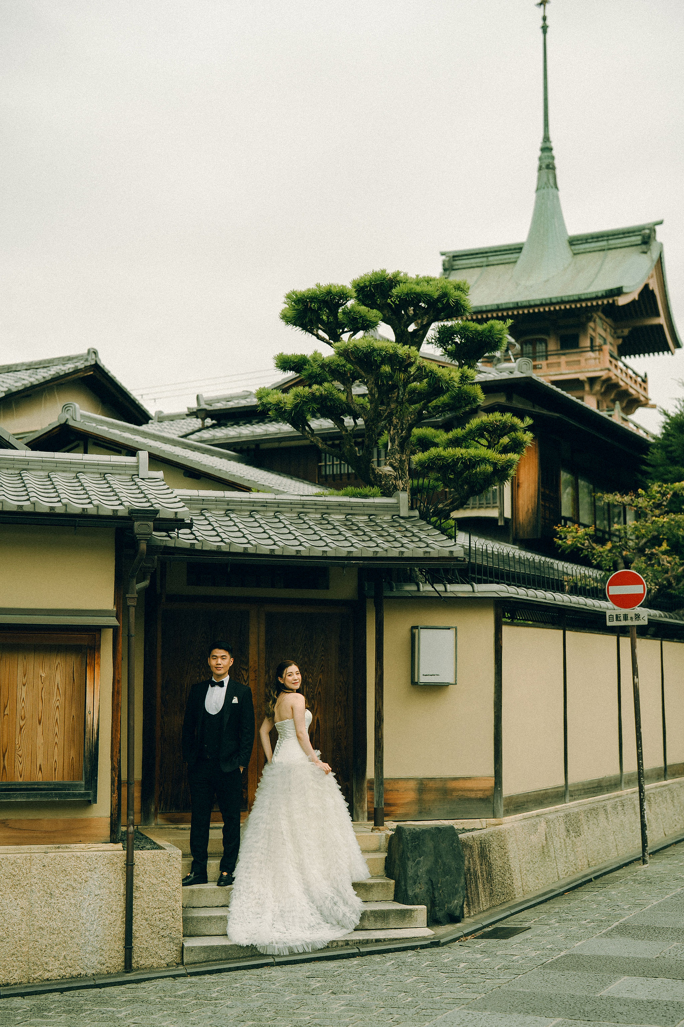 Kyoto Pre-Wedding Photoshoot | Fushimi Inari, Gion & Nara Park at Gion District & Historic Streets pre-wedding photo