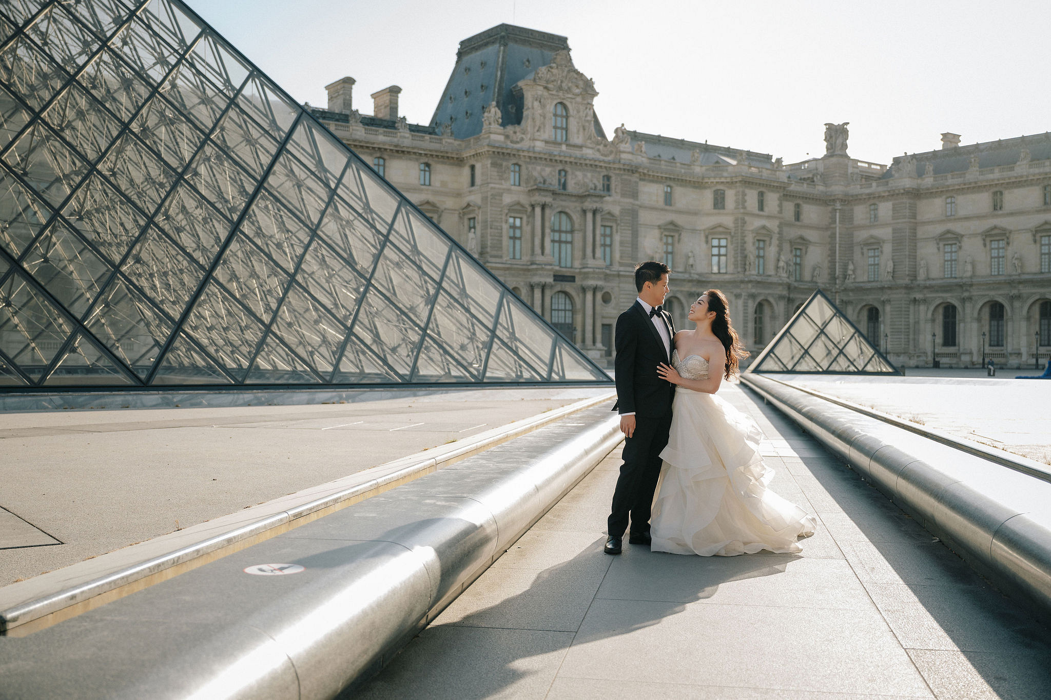 Paris Pre-Wedding Photoshoot | Place du Trocadéro, Port Debilly, Louvre, Parisian Streets & Bir-Hakeim Bridge at Louvre pre-wedding photo