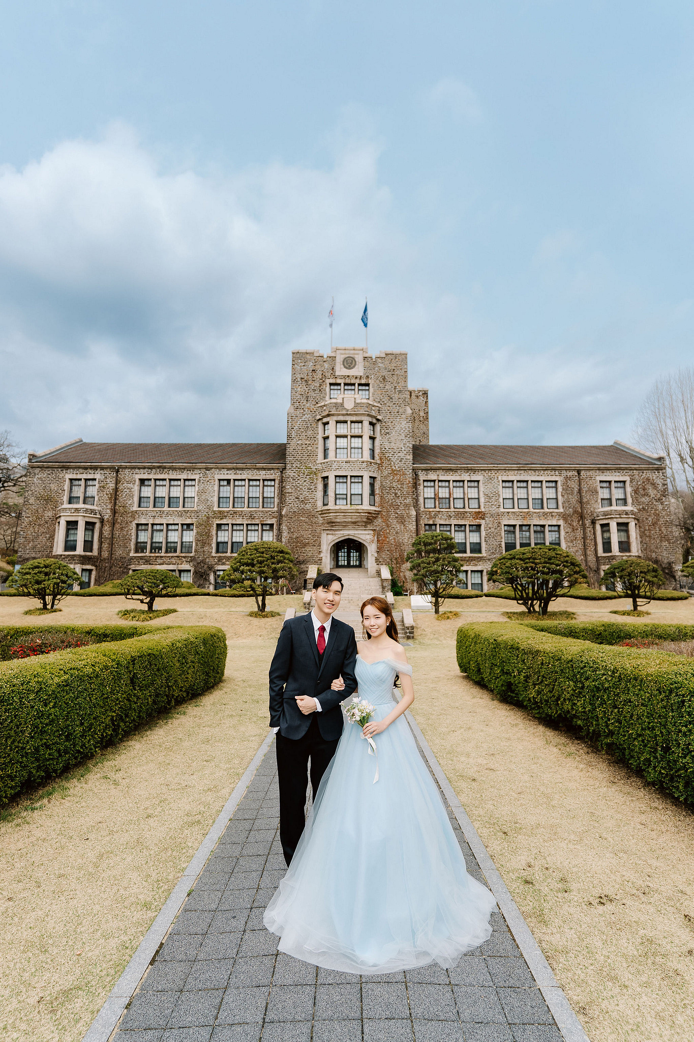 Seoul Pre-Wedding Photoshoot | Yongsan Park, Yonsei University & Kyung Hee University at Yonsei University pre-wedding photo