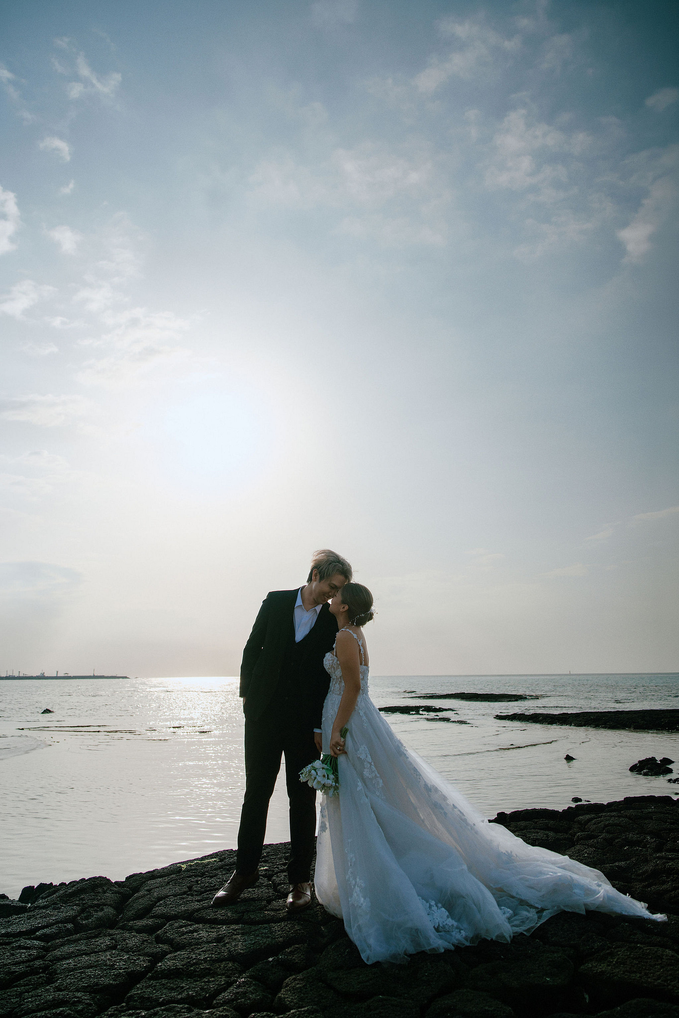 Jeju Pre-Wedding Photoshoot | Sangye-dong Forest, Yerae Ecological Park & Hyeopjae Beach at Hyeopjae Beach pre-wedding photo